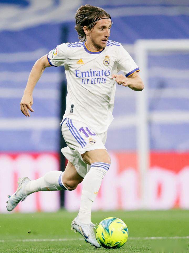 中超降级队换帅风波：洋帅黯然离场，菜鸟能否逆袭？